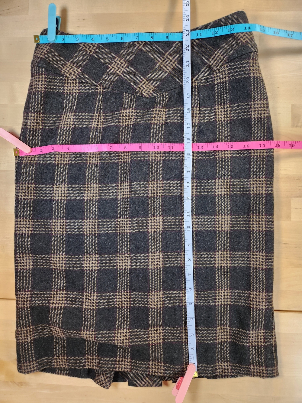 Banana Republic Wool-Blend Kick Pleat Olive Plaid Pencil Skirt - Picture 7 of 10